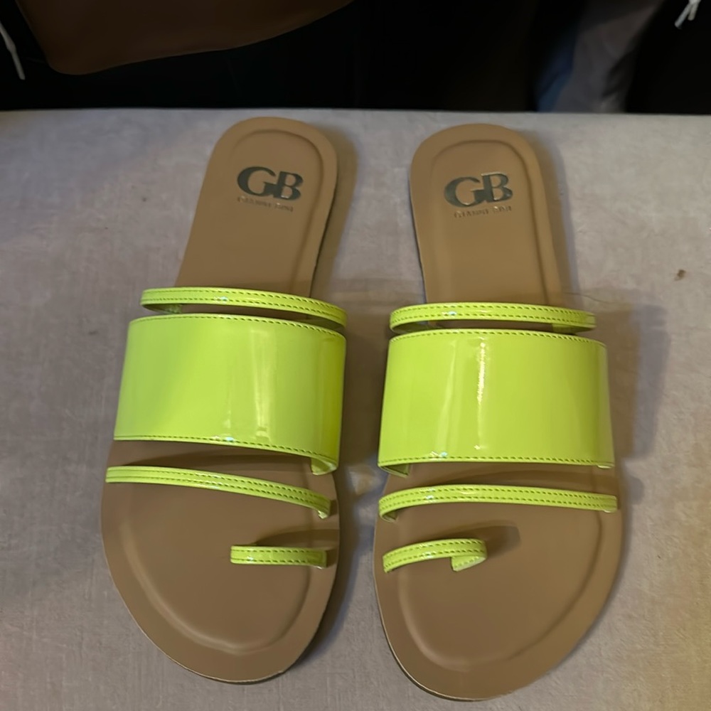 New without box Gianni Bini bright yellow women’s size 8 flats